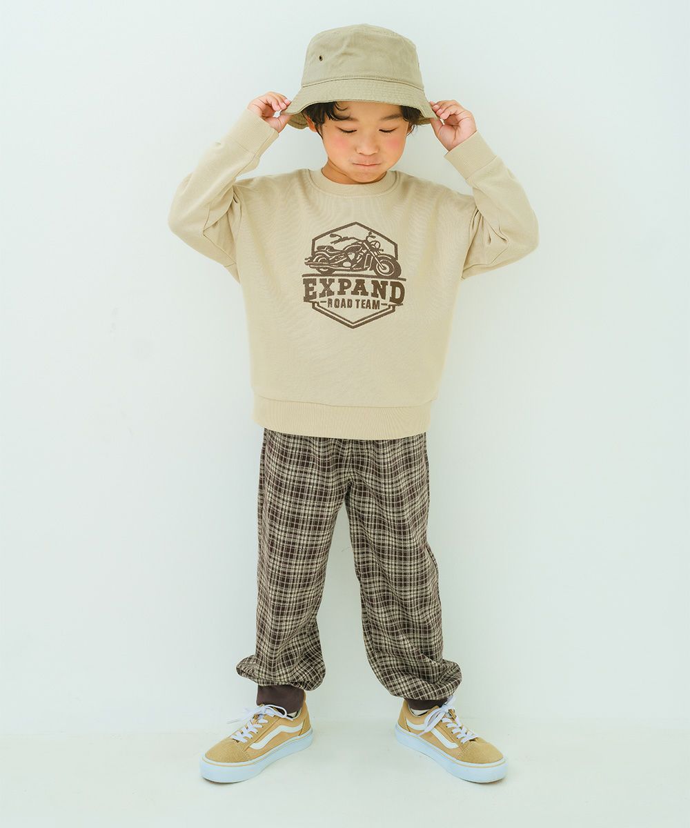 子供服 男の子 バイク ロゴ 乗り物刺繍 ドロップ袖 裏毛トレーナー ベージュ(51) モデル画像2