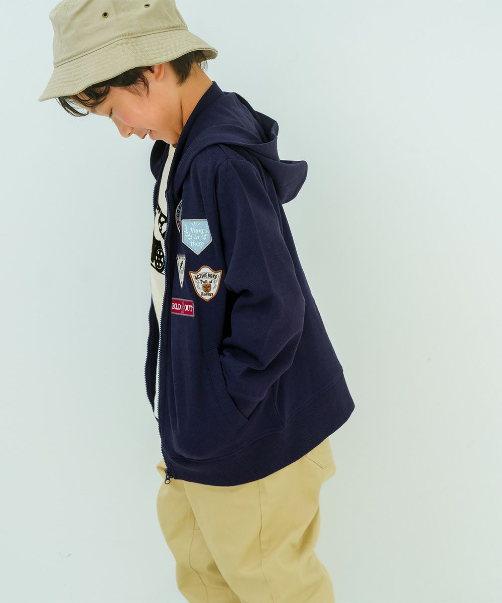 子供服 男の子 ツイルニット ロゴワッペン フード取り外し可能 ジップアップジャケット ネイビー(06) モデル画像全身