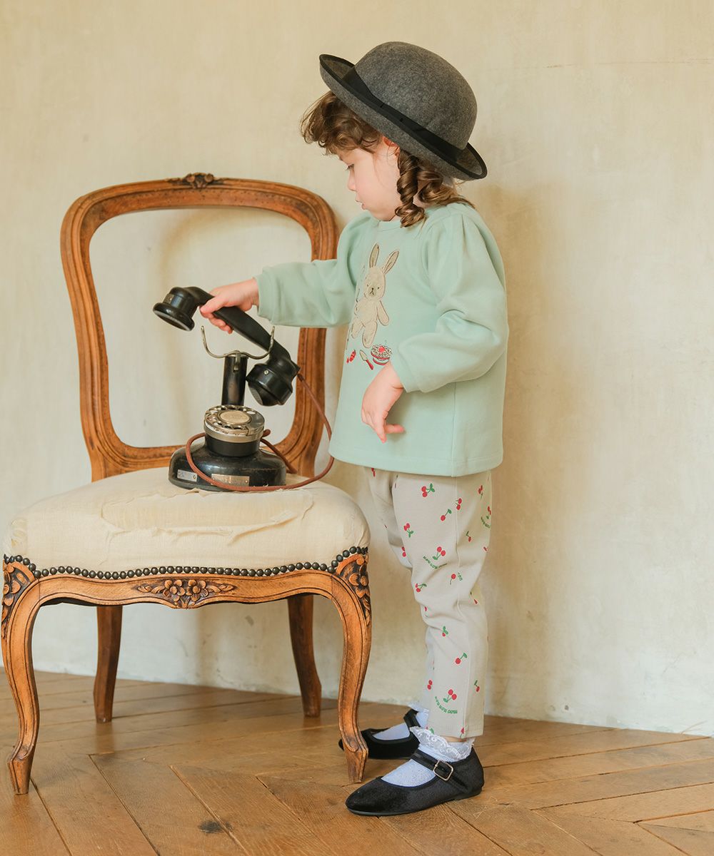 ベビー服 女の子 オリジナルチェリー柄　10分丈レギンスパンツ グレー(09) モデル画像アップ