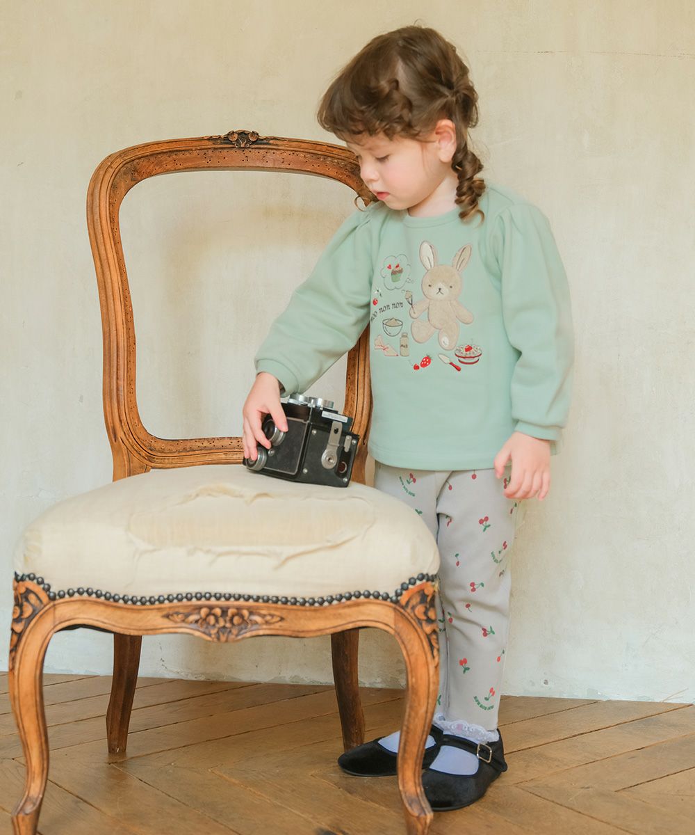 ベビー服 女の子 オリジナルチェリー柄　10分丈レギンスパンツ グレー(09) モデル画像全身