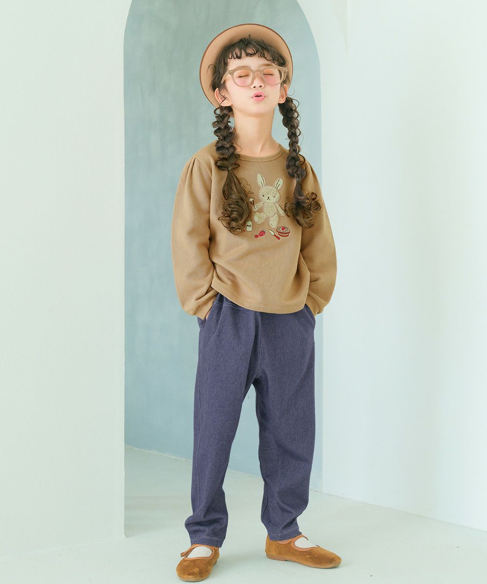 ベビー服 女の子 うさぎモチーフつきケーキ刺繍 裏毛トレーナー ベージュ(51) モデル画像11