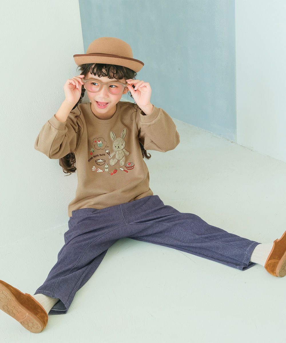 ベビー服 女の子 うさぎモチーフつきケーキ刺繍 裏毛トレーナー ベージュ(51) モデル画像14