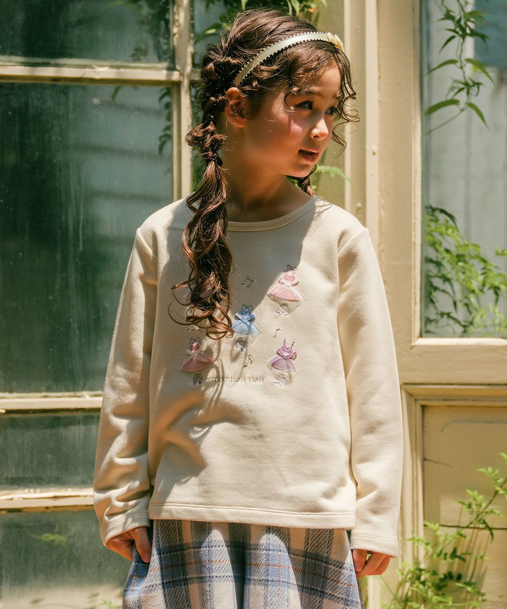 ベビー服 女の子 子ども服 キッズ ドレス ロゴ バレリーナ 刺繍 音符 リボン Aライン 裏毛 アイボリー(12) モデル画像全身