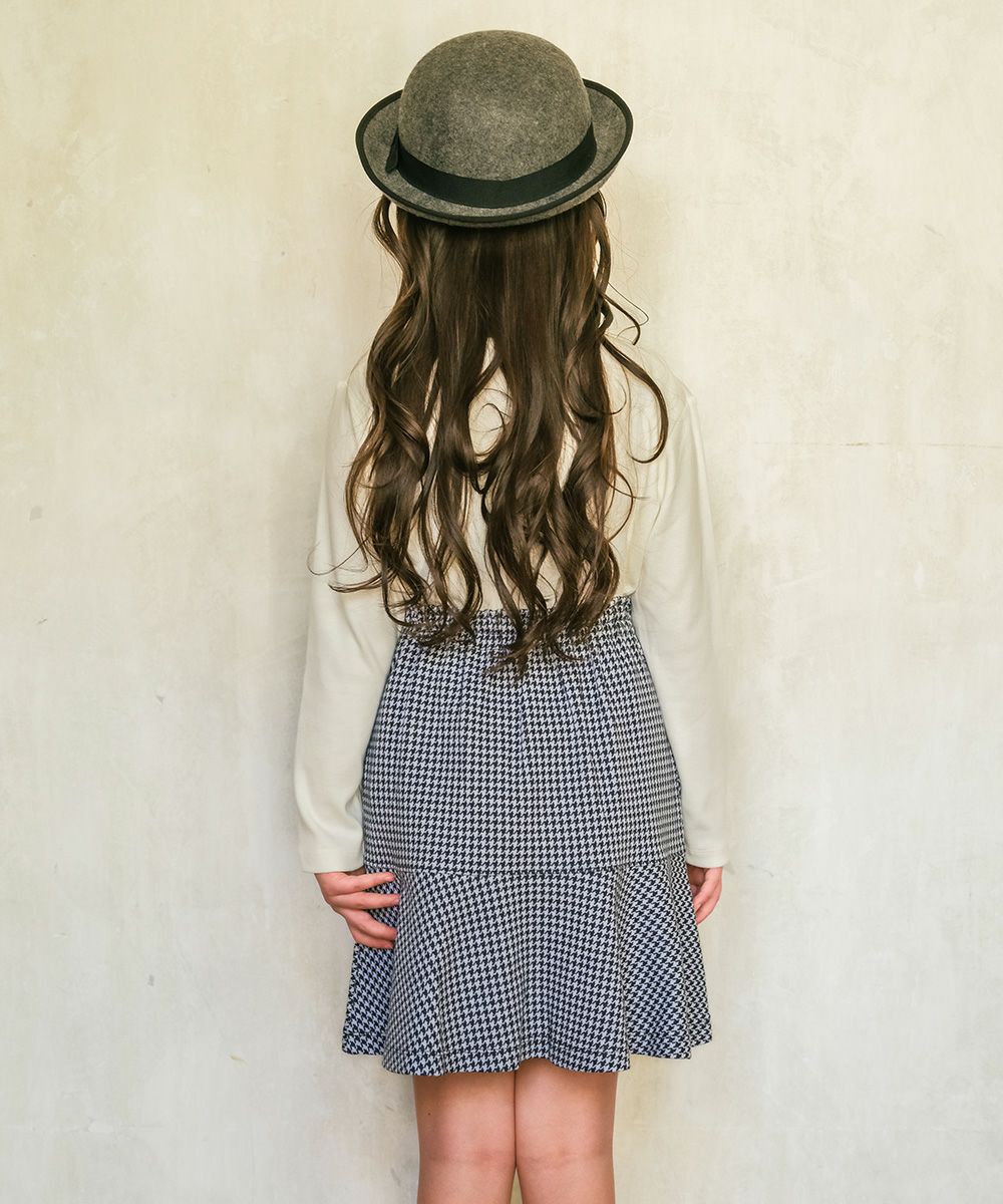 子供服 女の子 千鳥柄 飾りボタン付き フレアースカート ホワイト×ブラック(10) モデル画像2