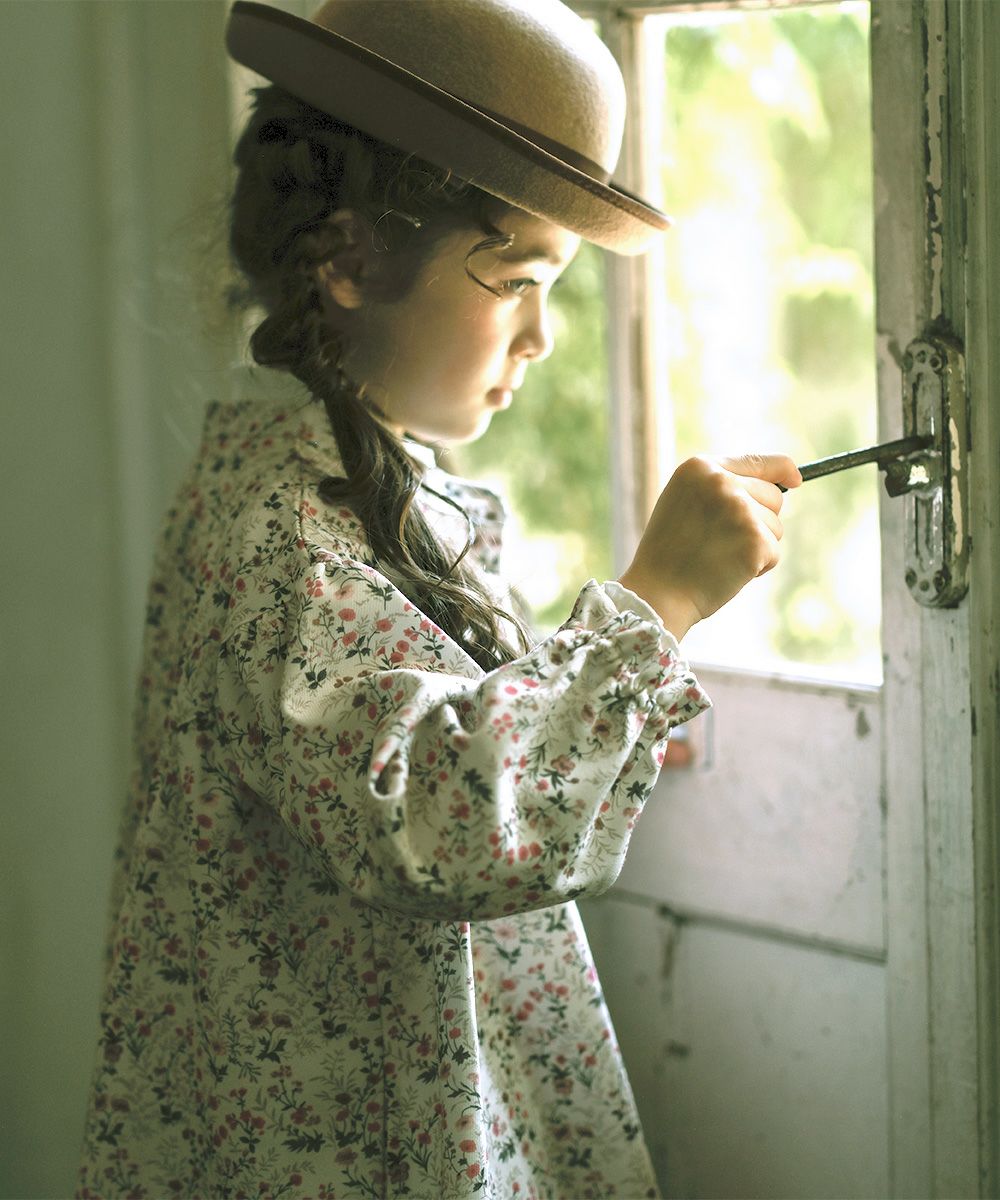 ベビー服 女の子 花柄 ボタン開き ワンピース アイボリー(12) モデル画像1