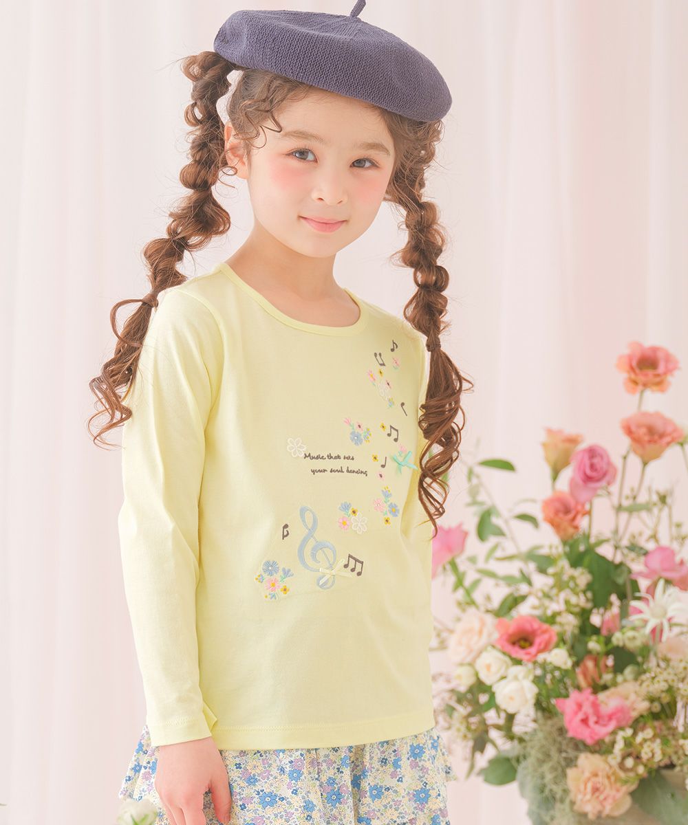 ベビー服 女の子 綿100％音符お花ロゴ刺繍Ｔシャツ イエロー(04) モデル画像アップ