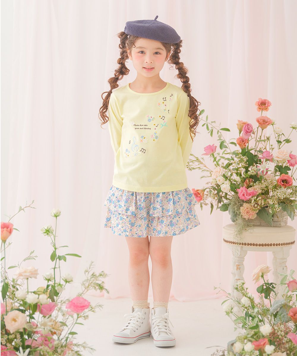 ベビー服 女の子 綿100％音符お花ロゴ刺繍Ｔシャツ イエロー(04) モデル画像全身