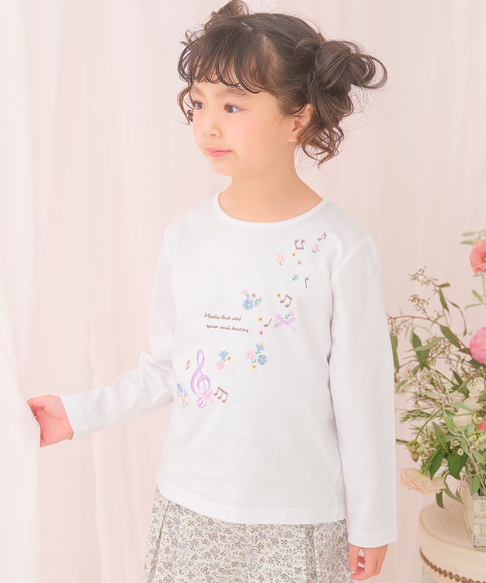 ベビー服 女の子 綿100％音符お花ロゴ刺繍Ｔシャツ オフホワイト(11) モデル画像アップ