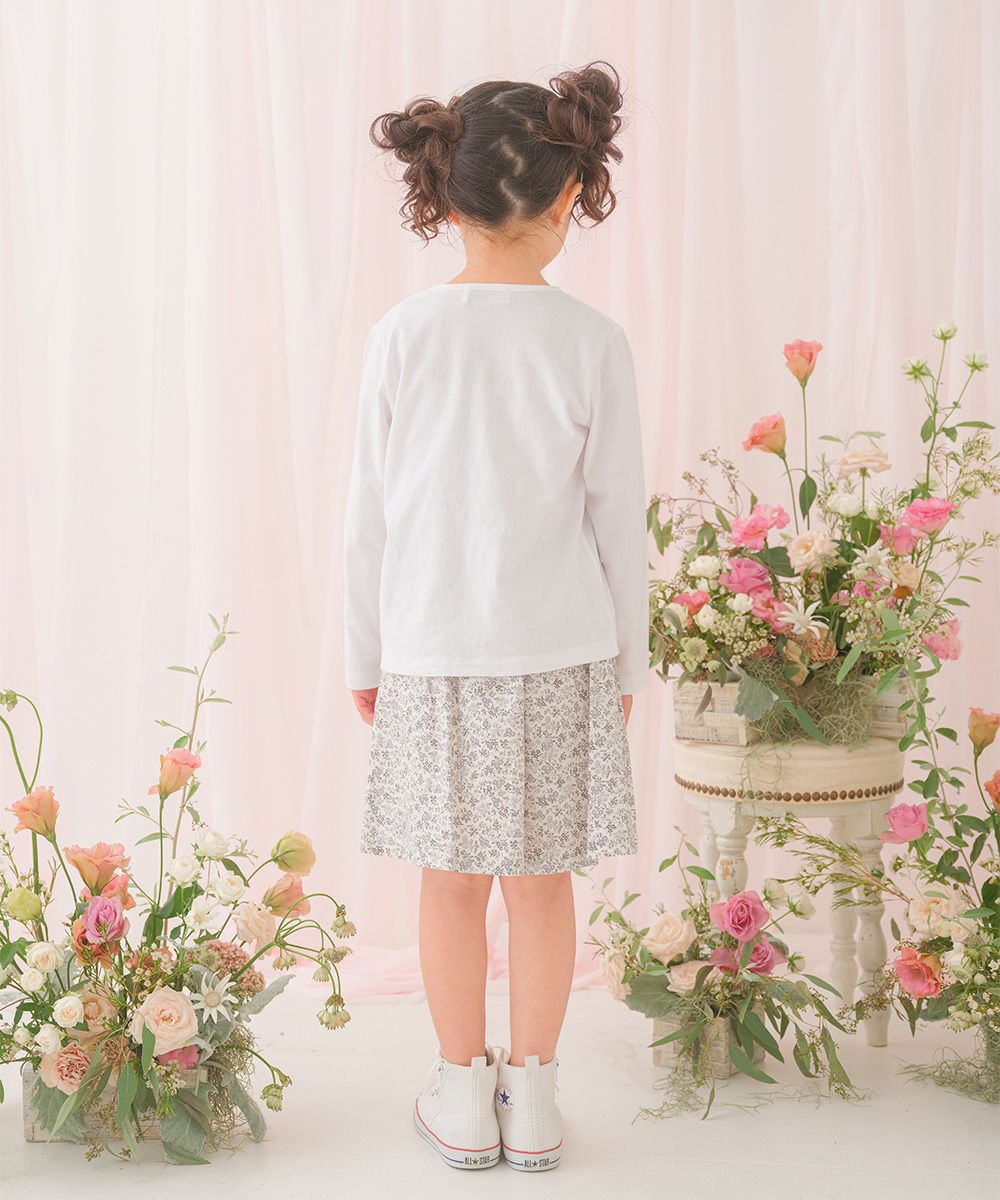 ベビー服 女の子 綿100％音符お花ロゴ刺繍Ｔシャツ オフホワイト(11) モデル画像全身