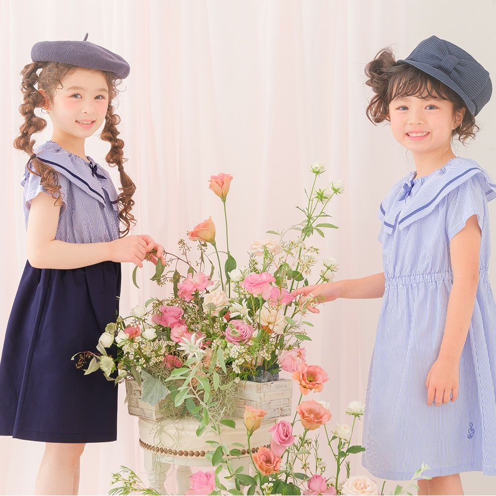 子供服 女の子 ストライプ柄 リボン襟付き 音符刺繍ワンピース ブルー(61) モデル画像4