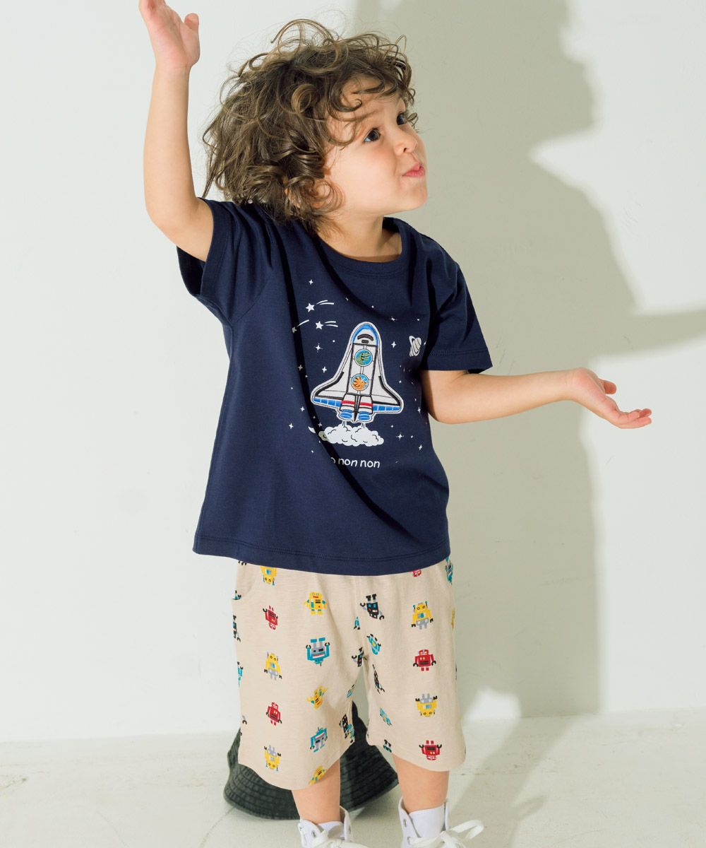 ベビー服 男の子 100％ スペースシャトル ワッペン 恐竜刺繍 Tシャツ ネイビー(06) モデル画像全身