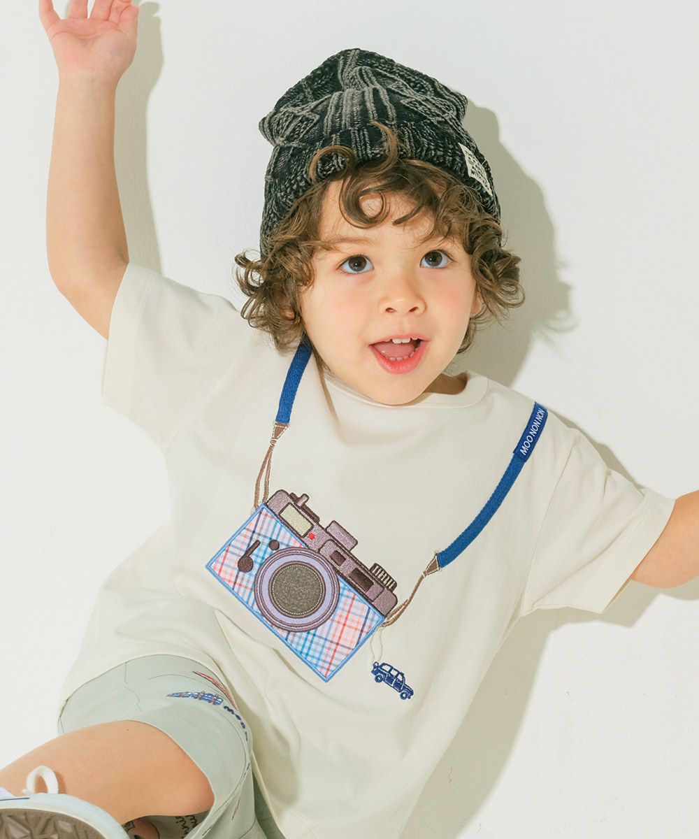 ベビー服 男の子 綿100％ チェック柄カメラモチーフ 車刺繍Tシャツ アイボリー(12) モデル画像アップ