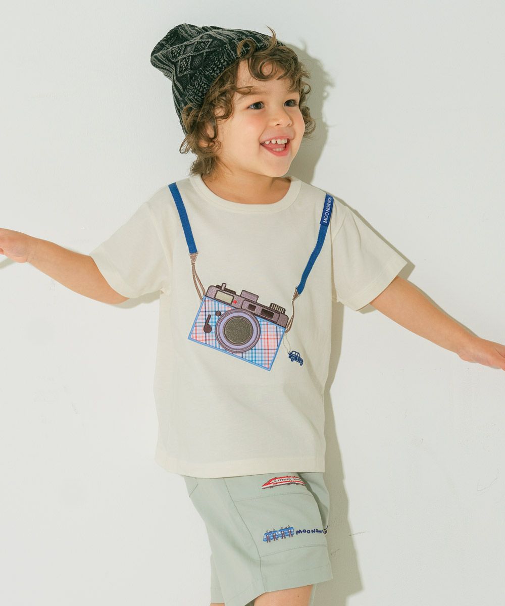 ベビー服 男の子 綿100％ チェック柄カメラモチーフ 車刺繍Tシャツ アイボリー(12) モデル画像1