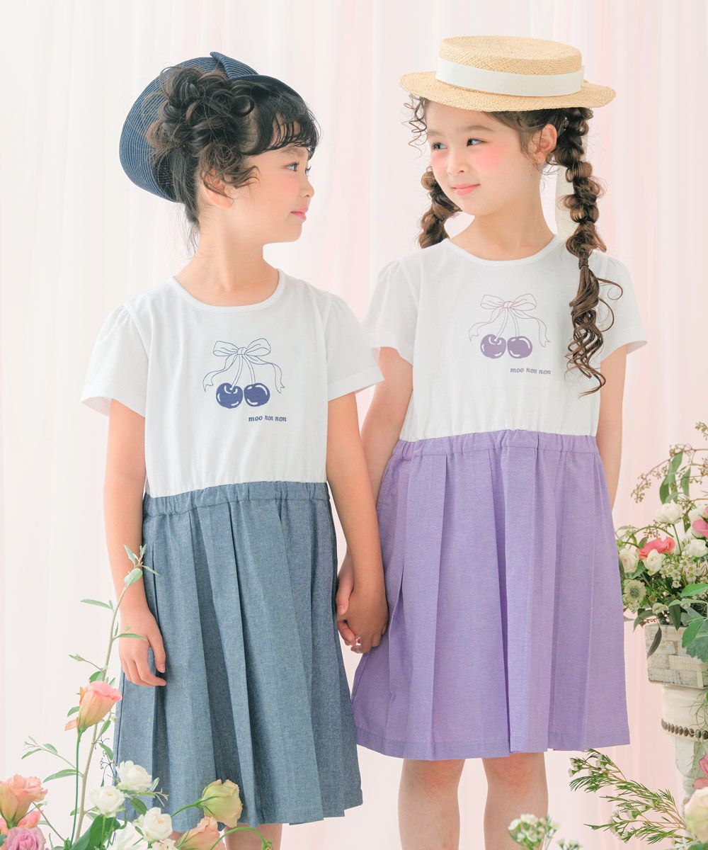 子供服 女の子 チェリー ロゴ刺繍 プリーツ風ドッキングワンピース ネイビー(06) モデル画像1
