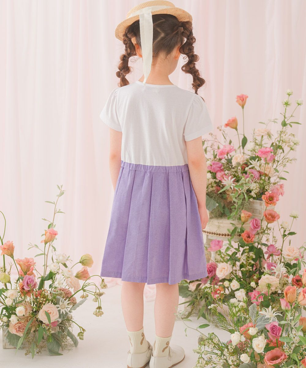 子供服 女の子 チェリー ロゴ刺繍 プリーツ風ドッキングワンピース パープル(91) モデル画像全身