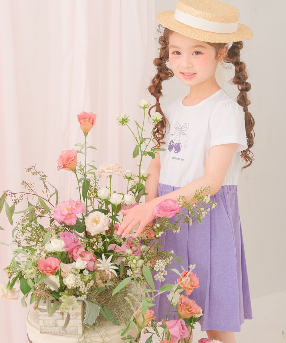 子供服 女の子 チェリー ロゴ刺繍 プリーツ風ドッキングワンピース パープル(91) モデル画像1