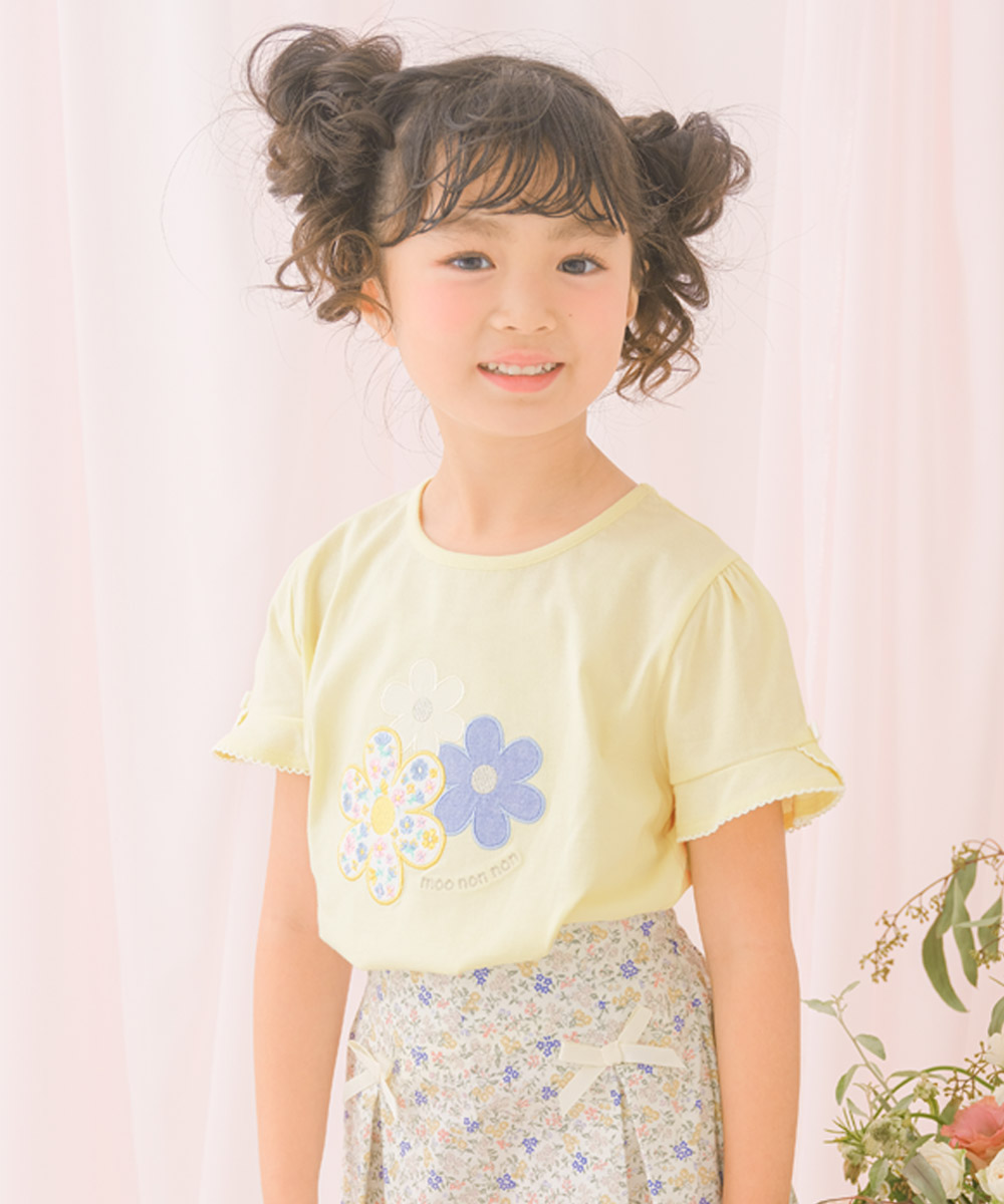ベビー服 女の子 綿100％ お花 ロゴ刺繍 リボンつきTシャツ イエロー(04) モデル画像アップ