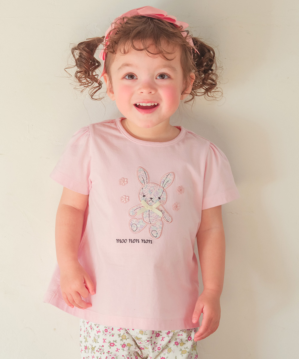 ベビー服 女の子 綿100％ 花柄うさぎアップリケ バックリボンつきTシャツ ピンク(02) モデル画像アップ