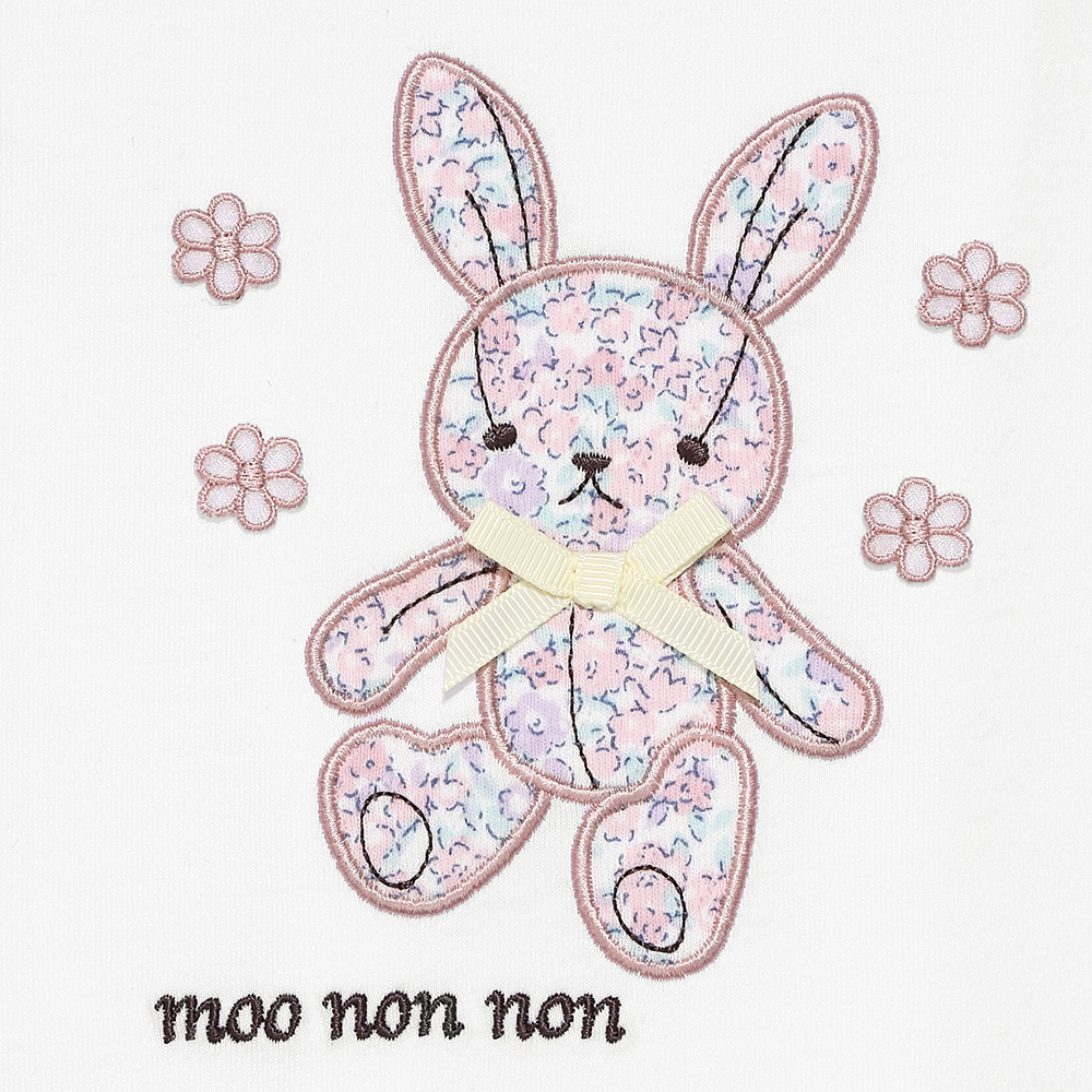 ベビー服 女の子 綿100％ 花柄うさぎアップリケ バックリボンつきTシャツ オフホワイト(11) デザインポイント1