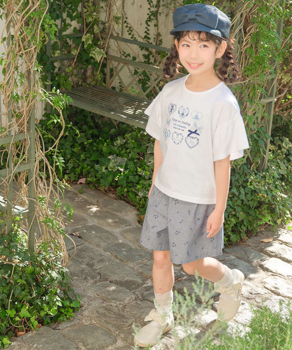 子供服 女の子 綿100％ ロゴハートお花刺繍 リボンTシャツ オフホワイト(11) モデル画像全身