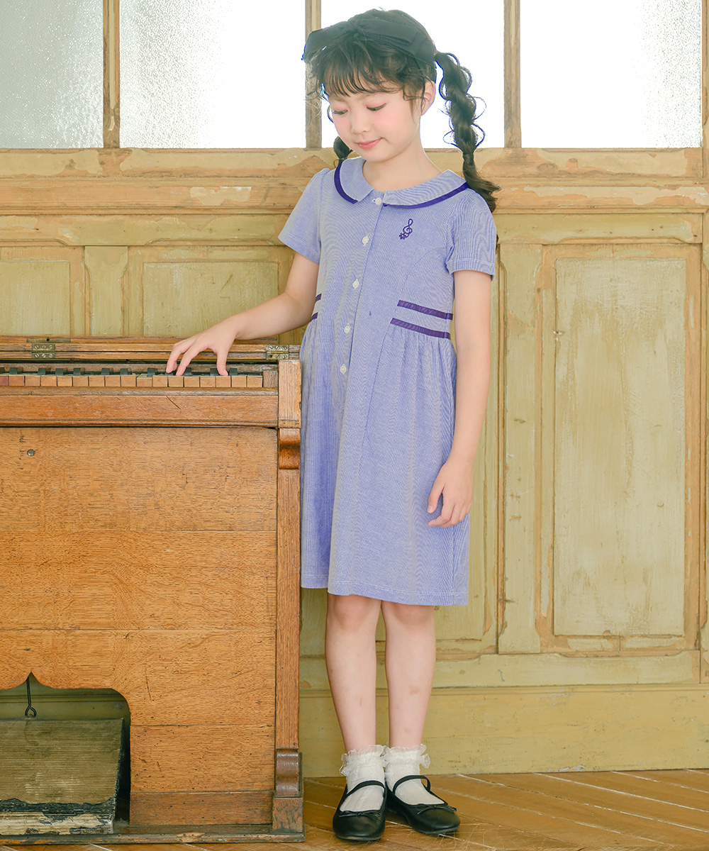 子供服 女の子 ストライプ柄 襟付き ギャザーワンピース ブルー(61) モデル画像全身