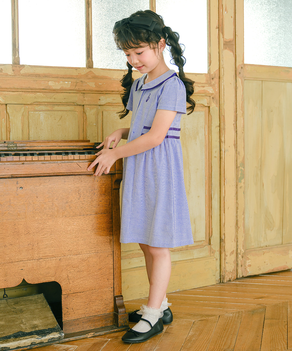 子供服 女の子 ストライプ柄 襟付き ギャザーワンピース ブルー(61) モデル画像1