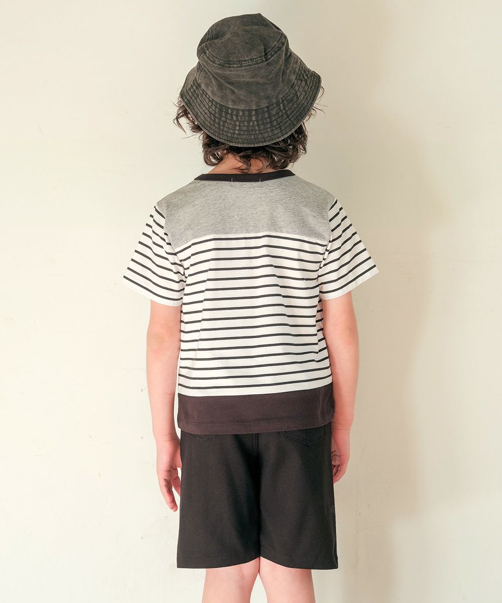 ベビー服 男の子 綿100％ ボーダー柄ロゴワッペンTシャツ ホワイト×ブラック(10) モデル画像全身