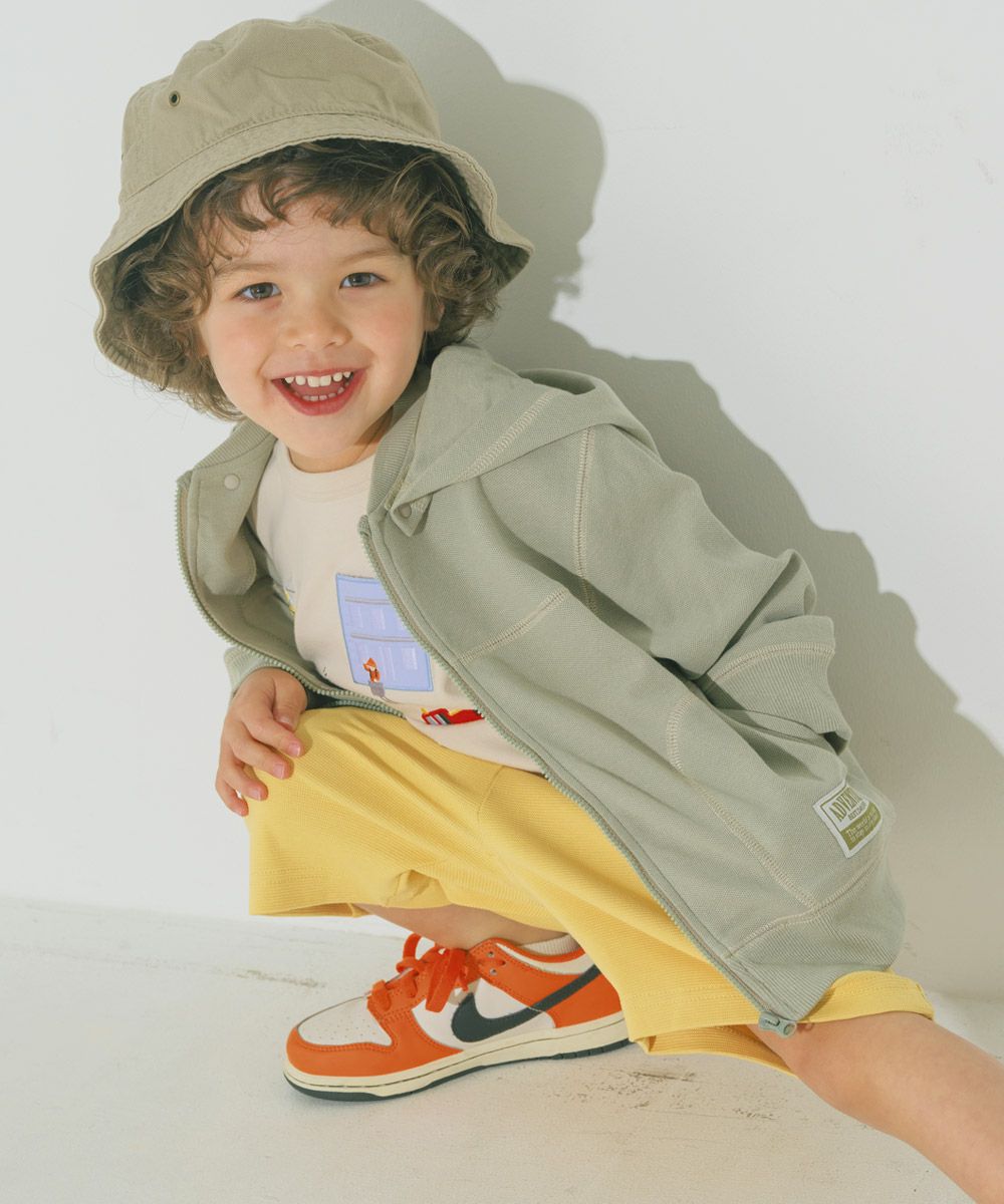 ベビー服 男の子 フード取り外し可能 ジップアップパーカー カーキ(82) モデル画像全身